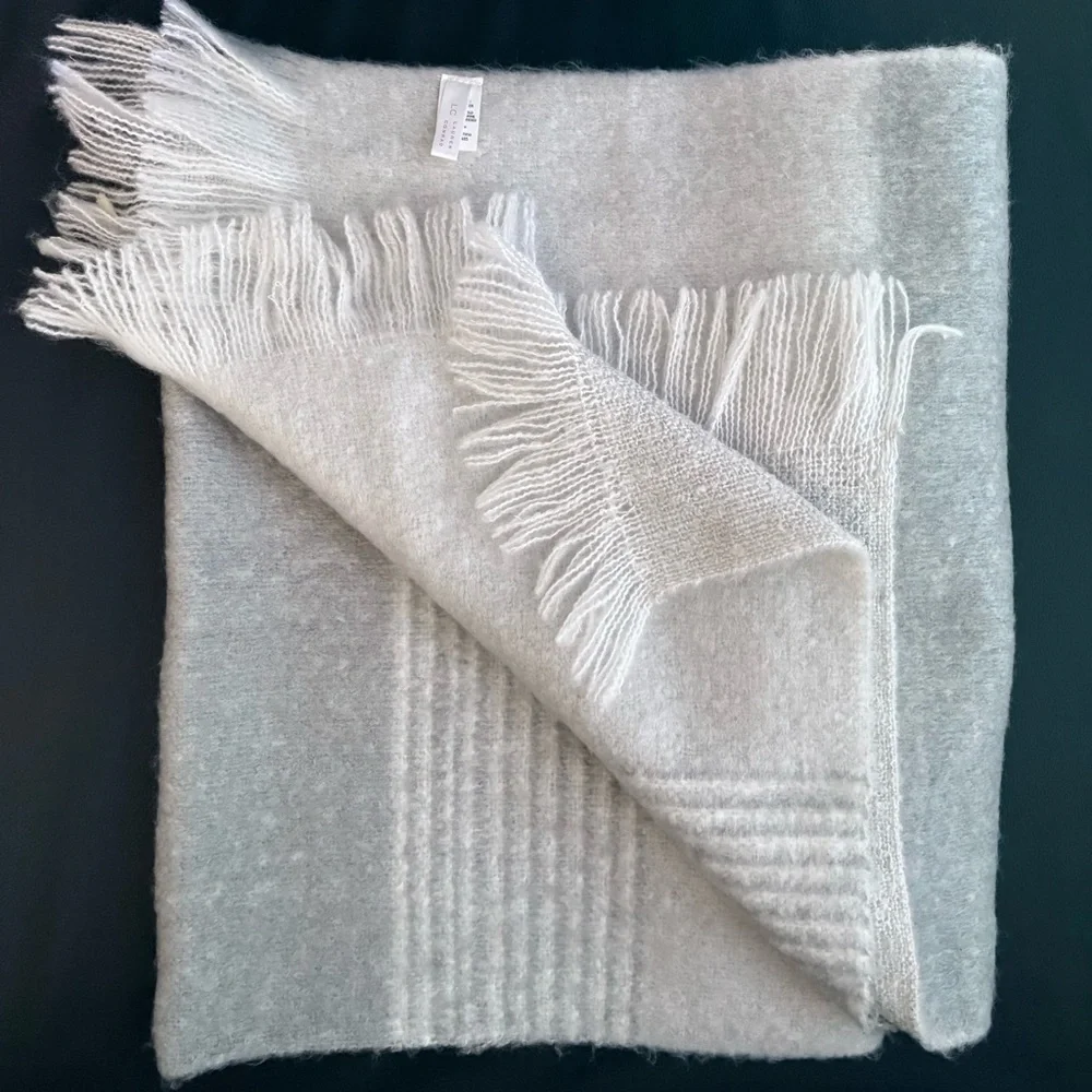 LC Lauren Conrad Soft Gray white scarf 18x86”